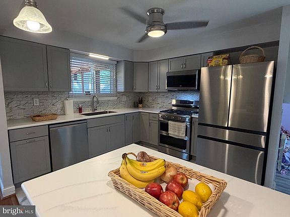 4th image of 301 Fairmount Ave
