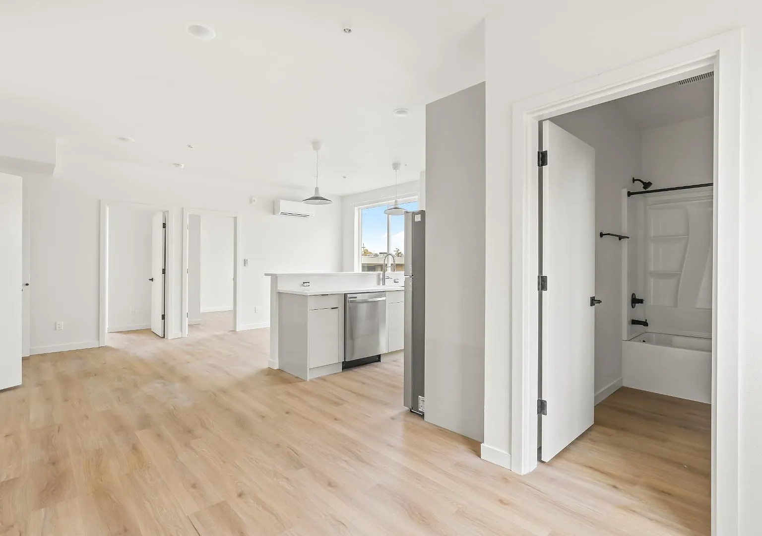 485 NE Jessup St - 485-202 — Photo 1