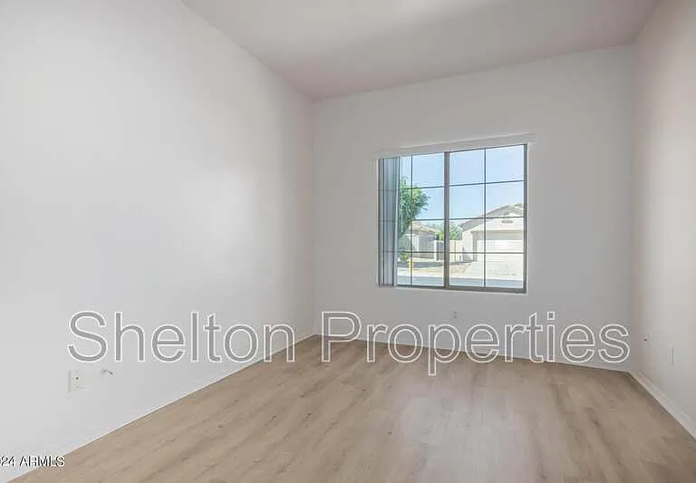 17229 W Caribbean Ln — Photo 11