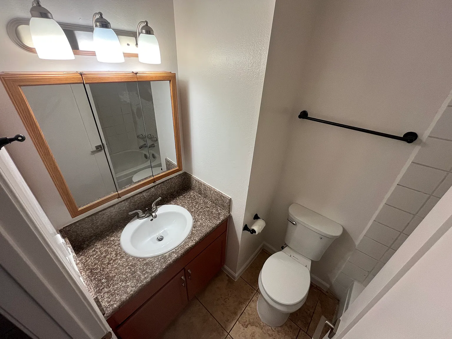 4 bed, 1164 sqft, $3,995 — Photo 4