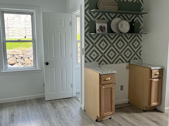 3rd image of 25 New London Ave #2
