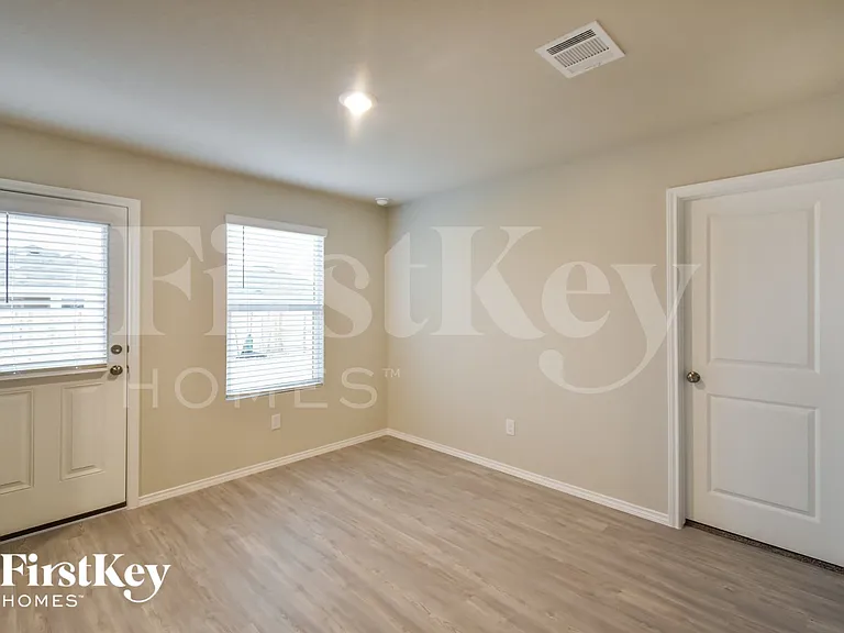 10522 De Gonzalo Way — Photo 2