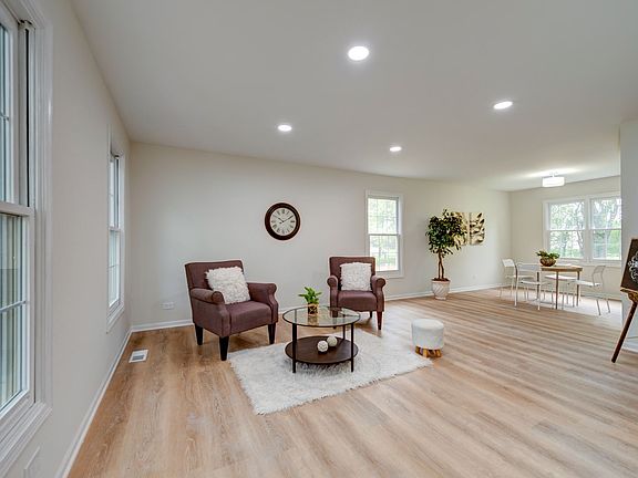 3rd image of 454 Hampton St