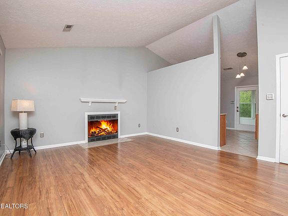 3rd image of 8809 Flintlock Rd