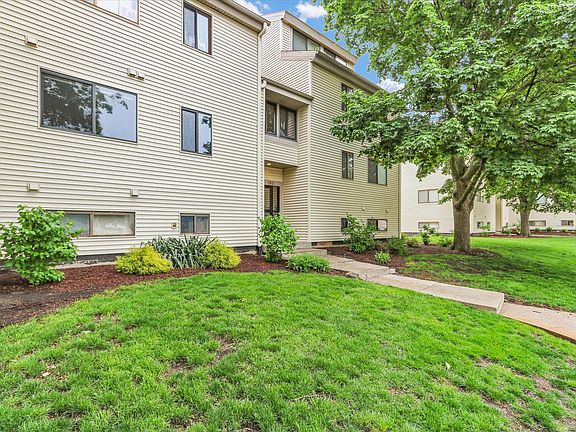 2nd image of 1909 Melrose Dr APT B