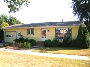 206 5th Ave SE, Hutchinson, MN 55350