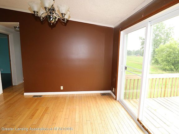 2nd image of 621 Shiawassee St
