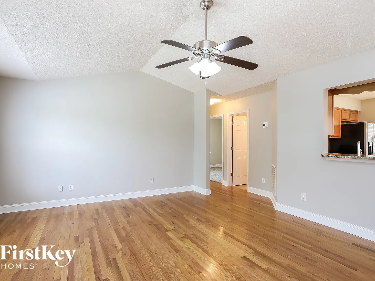 3 bed, 2.0 bath, 1205 sqft, $1,725 — Photo 3