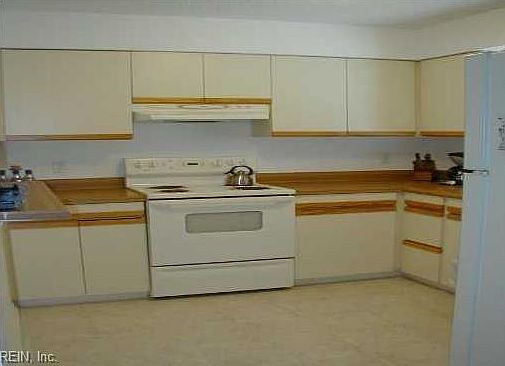 2nd image of 3158 E Ocean View Ave