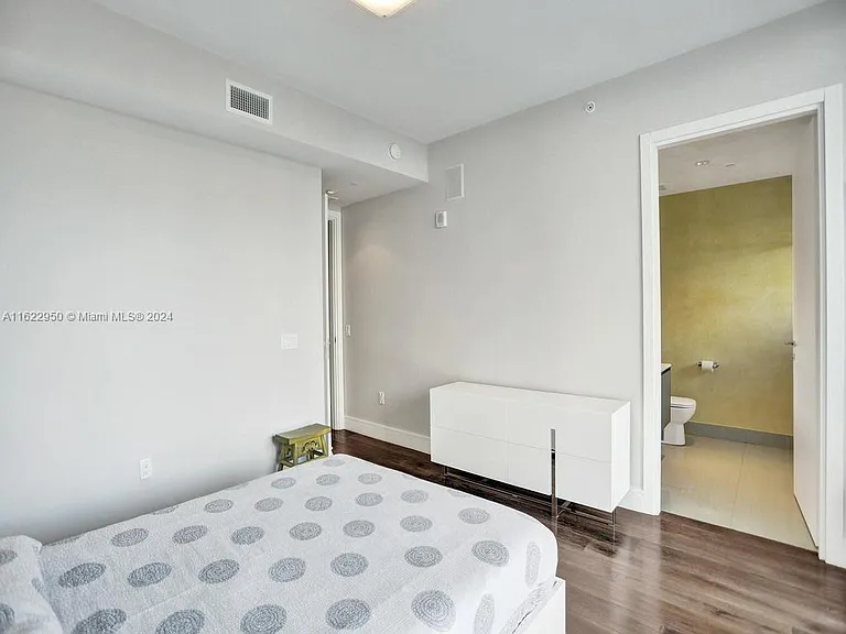 3250 NE 188th St #207 — Photo 58