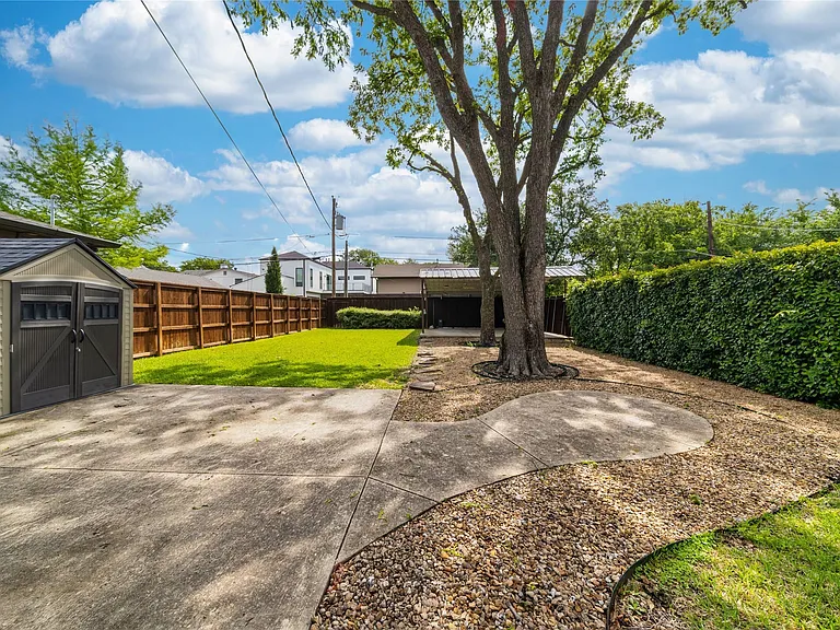 7302 Kenwell St — Photo 25