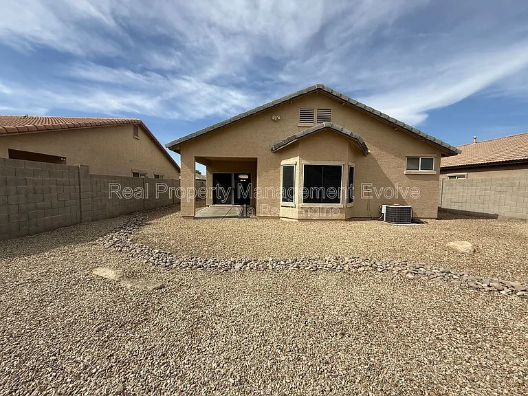 11913 W Jackson St — Photo 30
