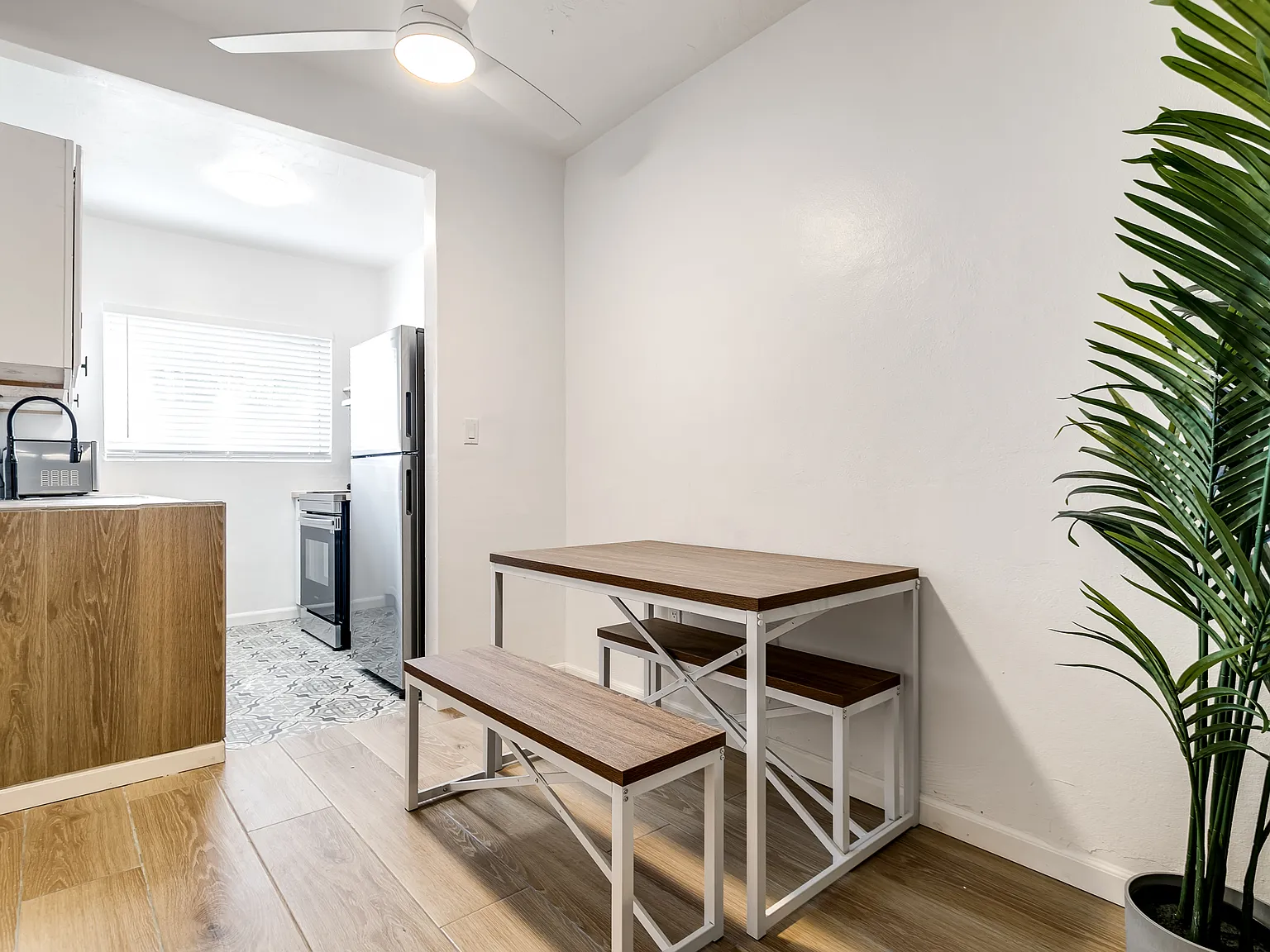 2 bed, 750 sqft, $2,400 — Photo 4