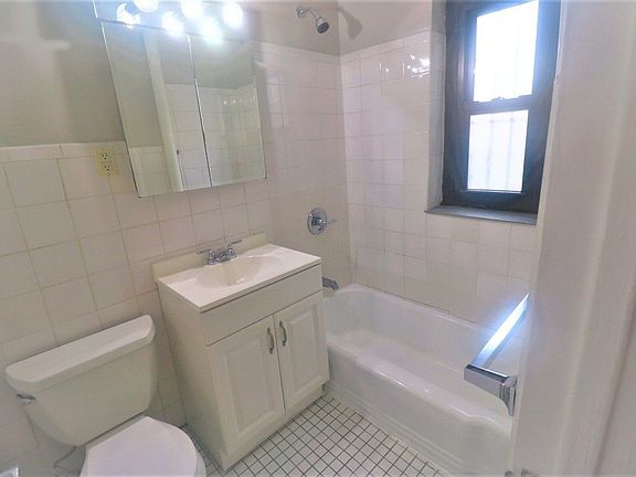 5th image of 1125 Lexington Ave #406