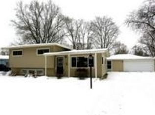 33 Greenfield Rd, Montgomery, IL 60538