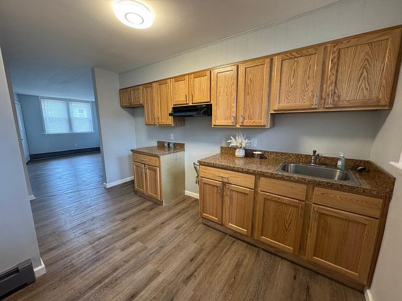 3rd image of 229-231 Clifton Ave #231-1