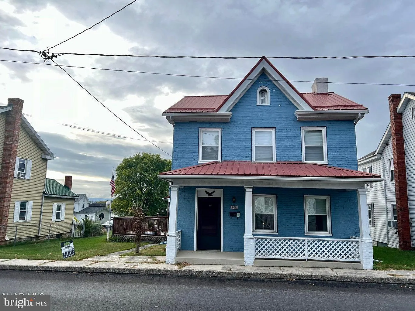 208 S Market St photo 1