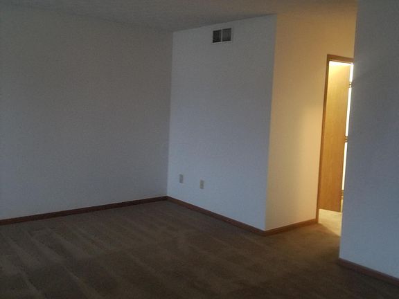 4th image of 431 Dover Pond Dr