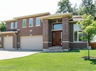 25 Grassmere Rd, Elk Grove Village, IL 60007