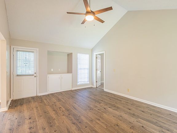 4th image of 6085 Hunter Ridge Cir