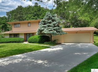 8224 Manderson Cir, Omaha, NE 68134