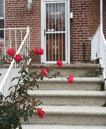 3rd image of 2512 Yates Ave