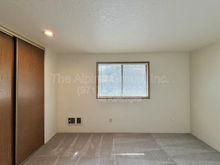 240 NE 143rd Ave — Photo 21
