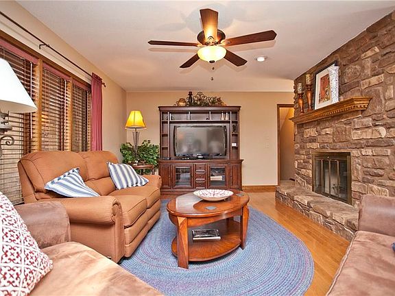 5th image of 75 Lancaster Dr