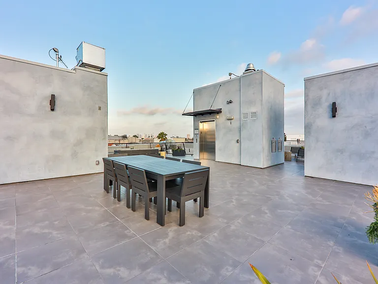 900 N Wilcox Ave #105 — Photo 43