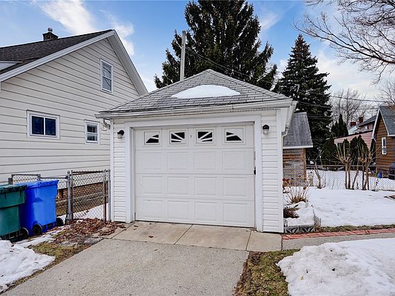 3rd image of 63 Dorothy Ave