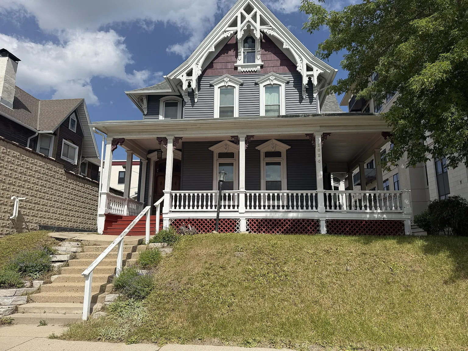5 bed, 3160 sqft, $4,400 — Photo 1