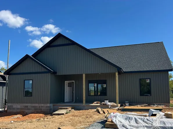 1352 Hickory Cove Ln, Moneta, VA 24121