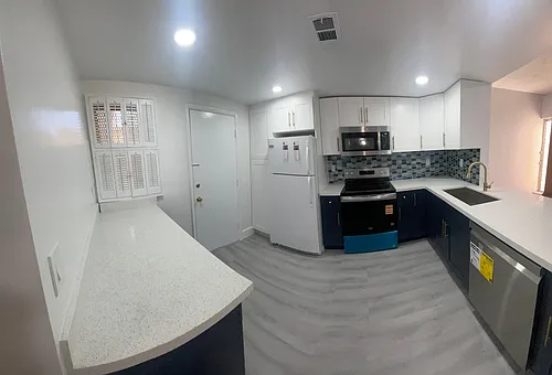 9175 SW 77th Ave Photo 1