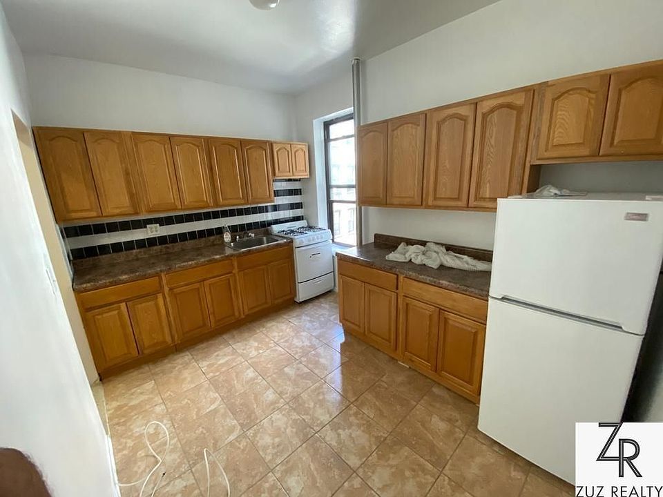 1st image of 645 E 2nd St #C3