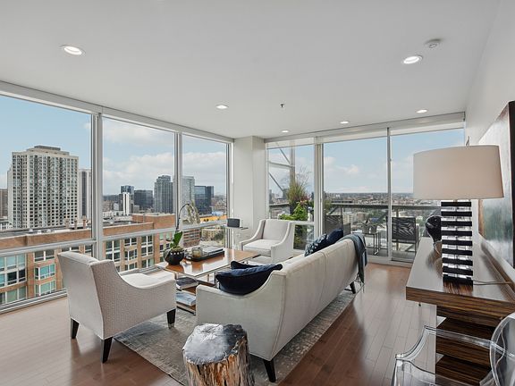5th image of 653 N Kingsbury St APT 2101