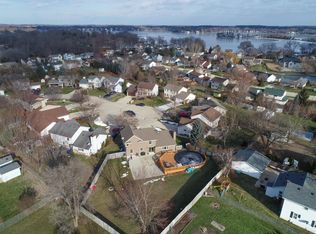 865 Uhen Ct, Burlington, WI 53105