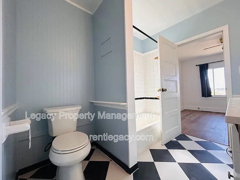 653 Alhambra St — Photo 13