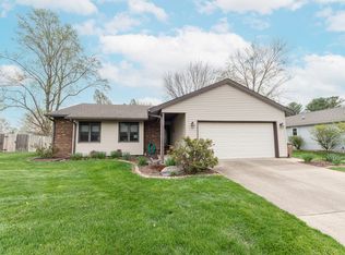 3003 Fox Pointe Dr, Columbus, IN 47203