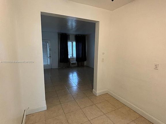4th image of 761 Euclid Ave #3
