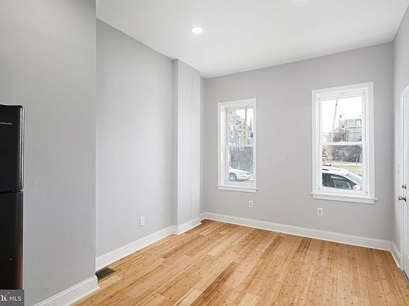 3rd image of 2433 N Marshall St #1