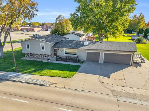 420 14th Ave, Holdrege, NE 68949