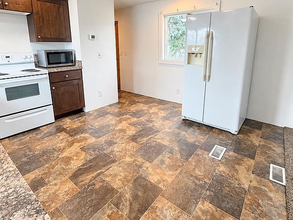 5th image of 715 Center St E Space 21