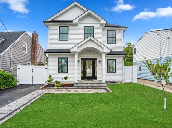 49 Brown Street, Mineola, NY 11501