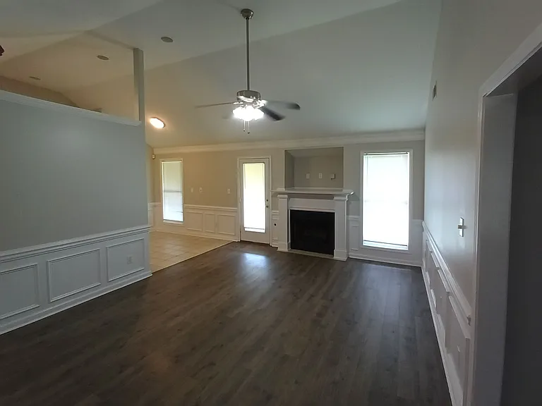 162 Romie Dr — Photo 4