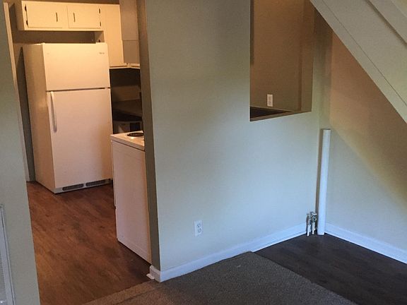 2nd image of 1621 Flanigan Ct APT B