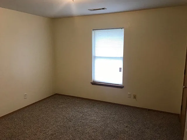317 Erin Pl — Photo 5