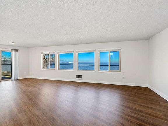 5th image of 2724 Alki Ave SW #52b383fc5