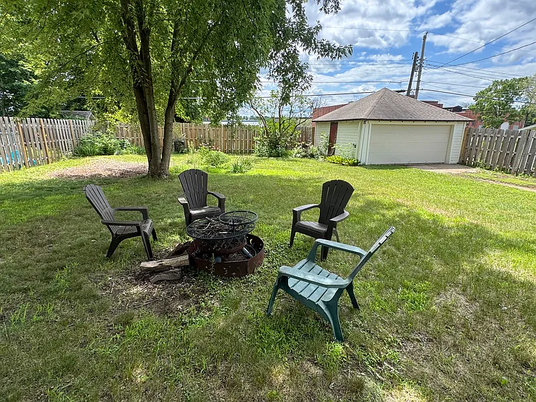 1407 E Madison St — Photo 15
