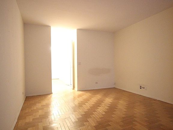 4th image of 200 E 69th St APT 6E