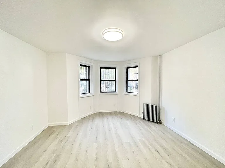 1007 Hart St #1 — Photo 3